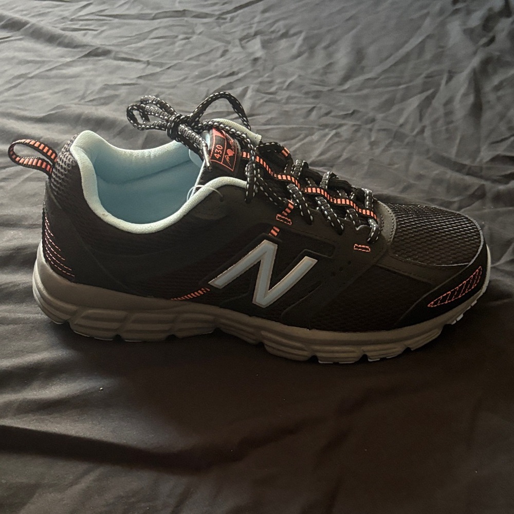 New Balance Women’s Black and Coral Sneakers - Picture 9 of 10